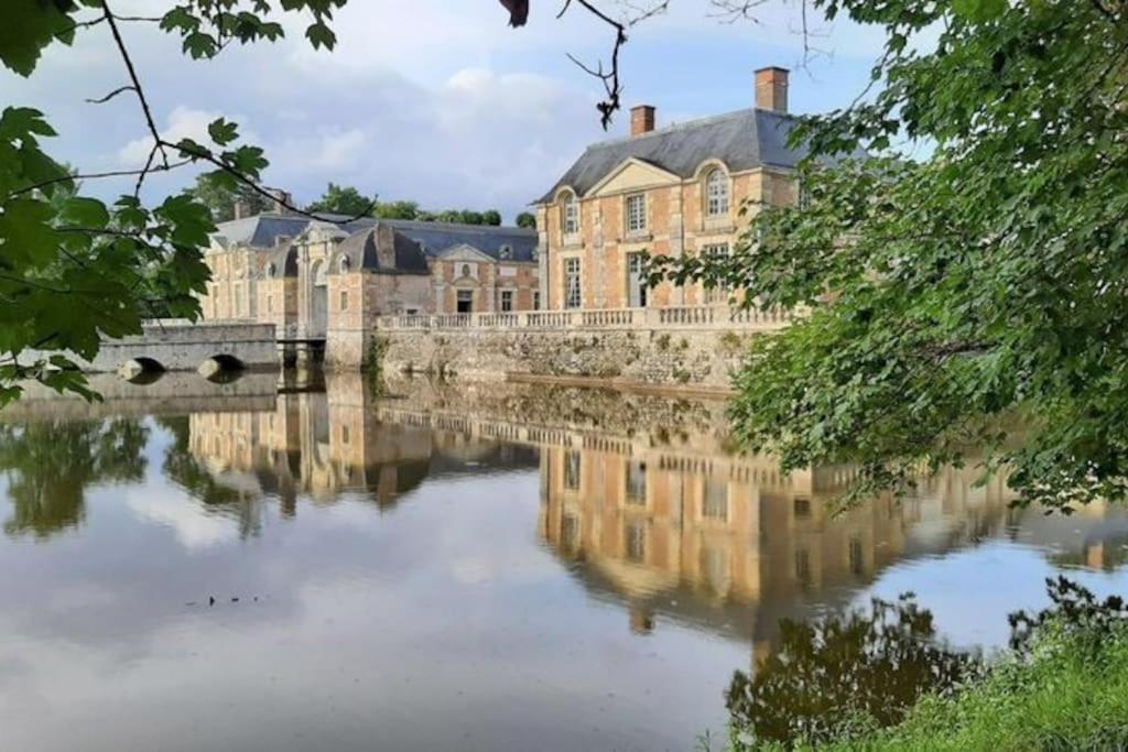 Agreable Studio Dans Le Centre Historique La Ferté-Saint-Aubin Екстериор снимка
